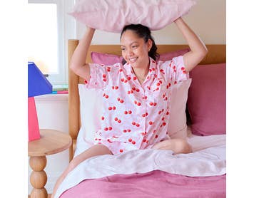 https://s3-ap-southeast-2.amazonaws.com/fusionfactory.commerceconnect.bbnt.production/pim_media/000/198/750/M_F_S25_Cotton_Pyjamas_Adult_Short-PJ-Set_Front_CHERRY-BOW_SI.jpg?1754290814