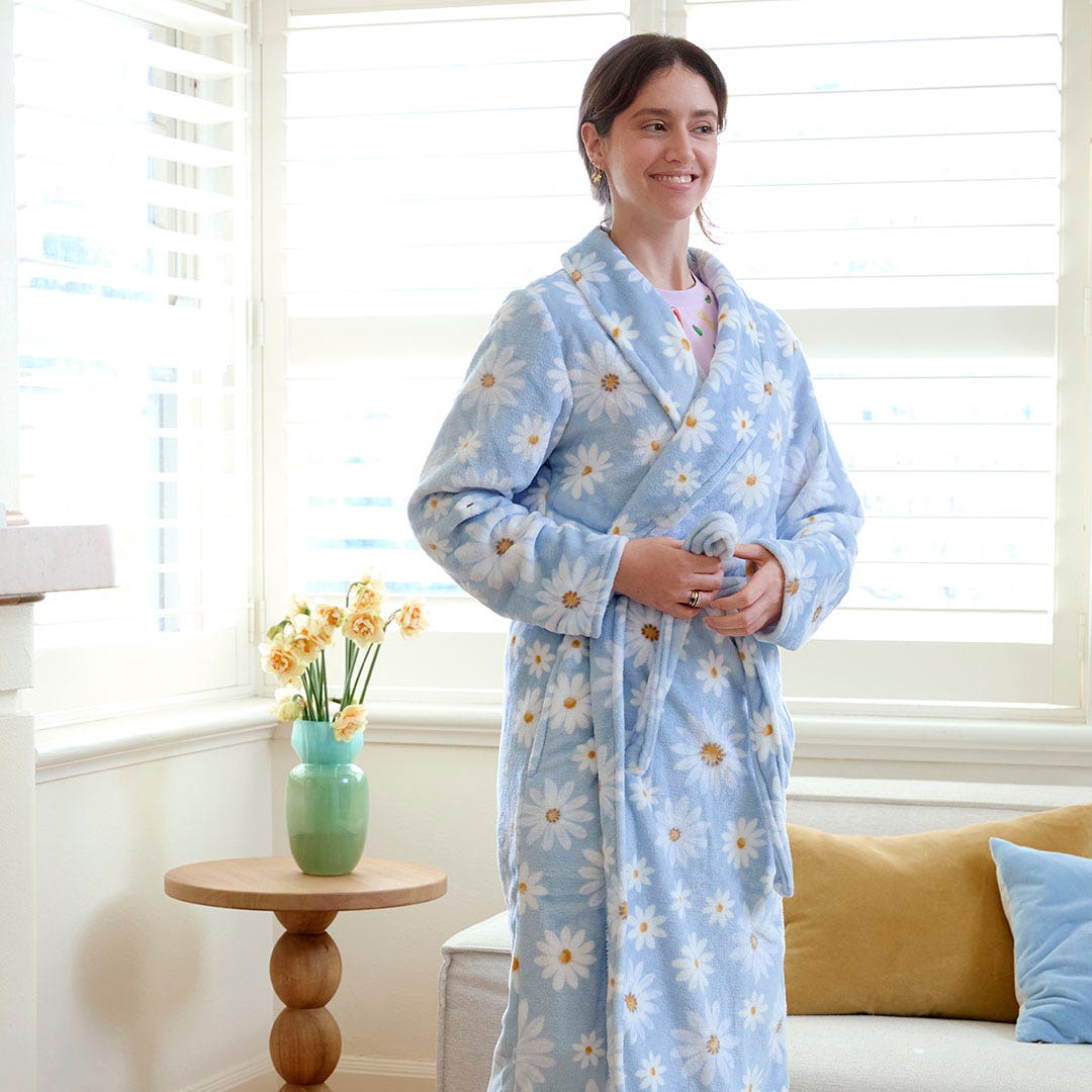 https://s3-ap-southeast-2.amazonaws.com/fusionfactory.commerceconnect.bbnt.production/pim_media/000/202/076/M_F_S25-26_Summer-PJs_LS_Adult_Marguerite-Printed_Plush_Robe_V1_SI.jpg?1759387661