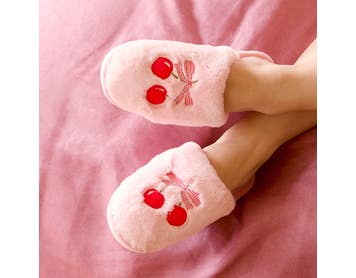 https://s3-ap-southeast-2.amazonaws.com/fusionfactory.commerceconnect.bbnt.production/pim_media/000/202/209/M_F_S25-26_Summer-PJs_LS_Cherry_Bow_Novelty_Slippers_SI.jpg?1759456632