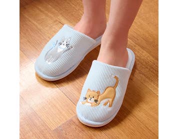 https://s3-ap-southeast-2.amazonaws.com/fusionfactory.commerceconnect.bbnt.production/pim_media/000/202/203/M_F_S25-26_Summer-PJs_LS_Tabby_Novelty_Slippers_SI.jpg?1759456347