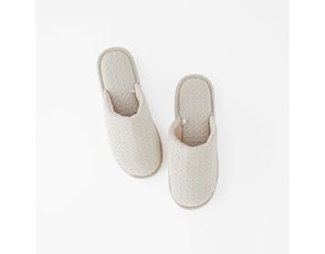 https://s3-ap-southeast-2.amazonaws.com/fusionfactory.commerceconnect.bbnt.production/pim_media/000/166/414/M_F_Sebby-Slippers_S-M_Oatmeal_25821302_SI.jpg?1721789133