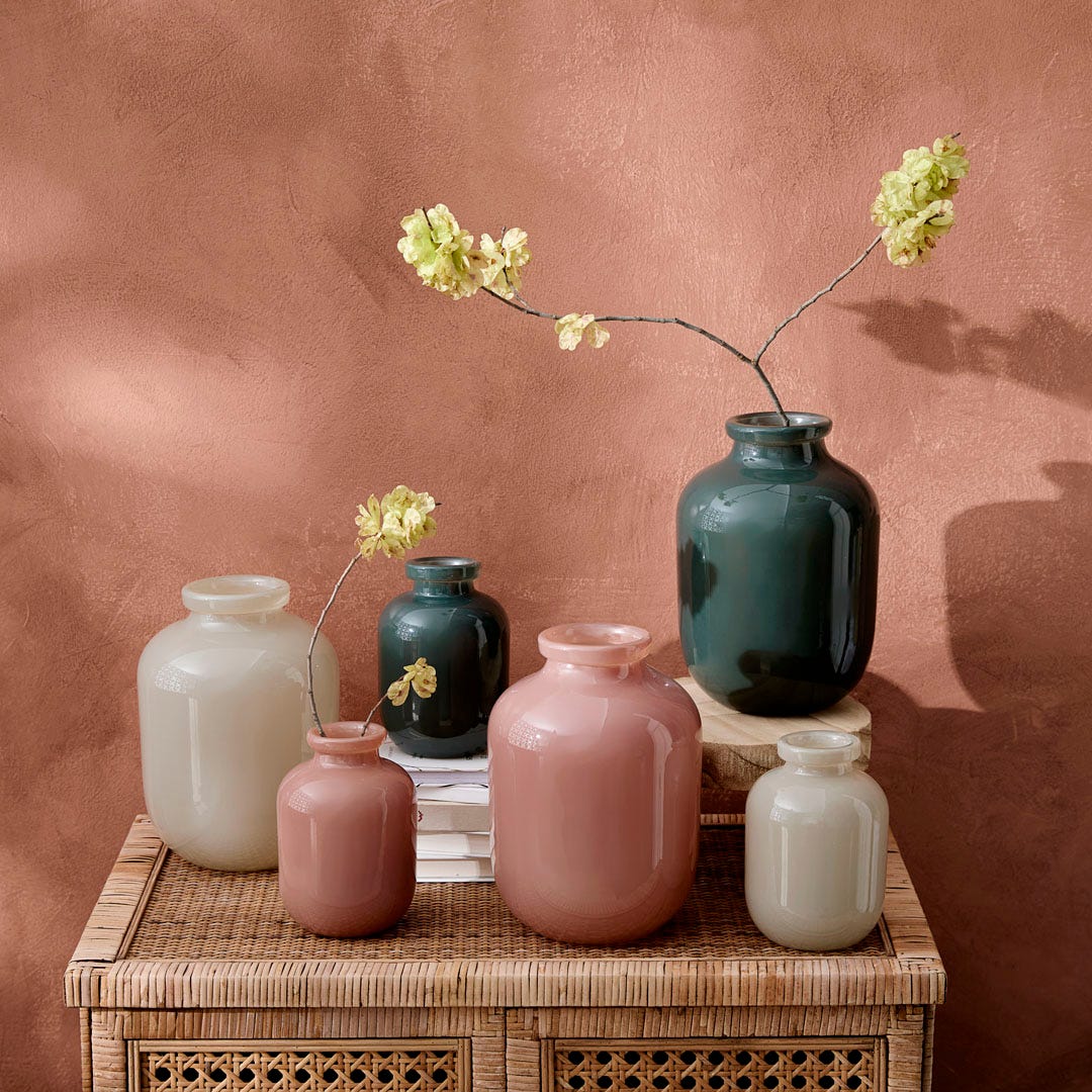 https://s3-ap-southeast-2.amazonaws.com/fusionfactory.commerceconnect.bbnt.production/pim_media/000/170/624/M_F_Summer_S24-25_LS_Studio_Decorator_Soreli_Vases_Range_SI.jpg?1727149574