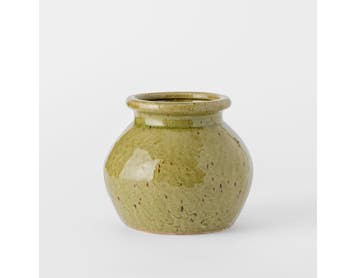 https://s3-ap-southeast-2.amazonaws.com/fusionfactory.commerceconnect.bbnt.production/pim_media/000/185/275/M_F_Surya-Ceramic-Vase-Sml_Green_26123901_SI.jpg?1734671116