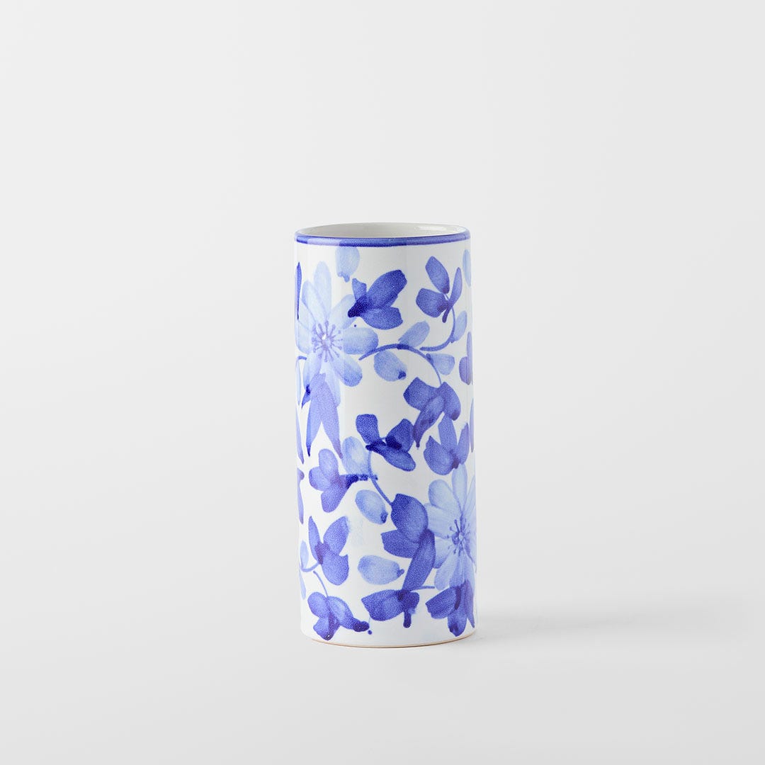 https://s3-ap-southeast-2.amazonaws.com/fusionfactory.commerceconnect.bbnt.production/pim_media/000/192/459/M_F_Tivoli-Ceramic-Cylinder-Vase_Blue-White_26123301_SI.jpg?1743543873