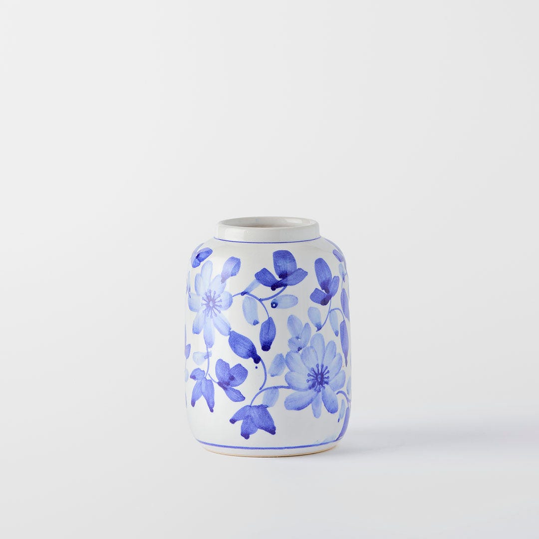 https://s3-ap-southeast-2.amazonaws.com/fusionfactory.commerceconnect.bbnt.production/pim_media/000/180/618/M_F_Tivoli-Ceramic-Vase_Blue-White_26123201_SI.jpg?1734055650