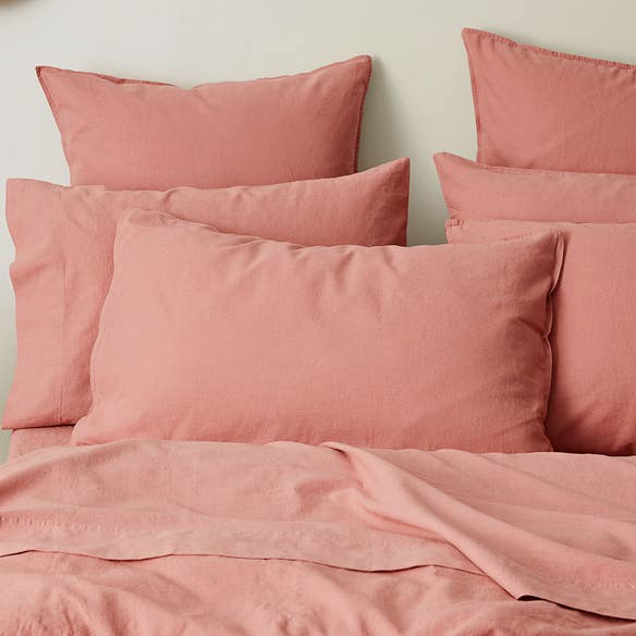 https://s3-ap-southeast-2.amazonaws.com/fusionfactory.commerceconnect.bbnt.production/pim_media/000/157/947/M_F_W24_Bedlinen_BOP_Olsen_Brick_QQC_Pillow_SI.jpg?1704239937