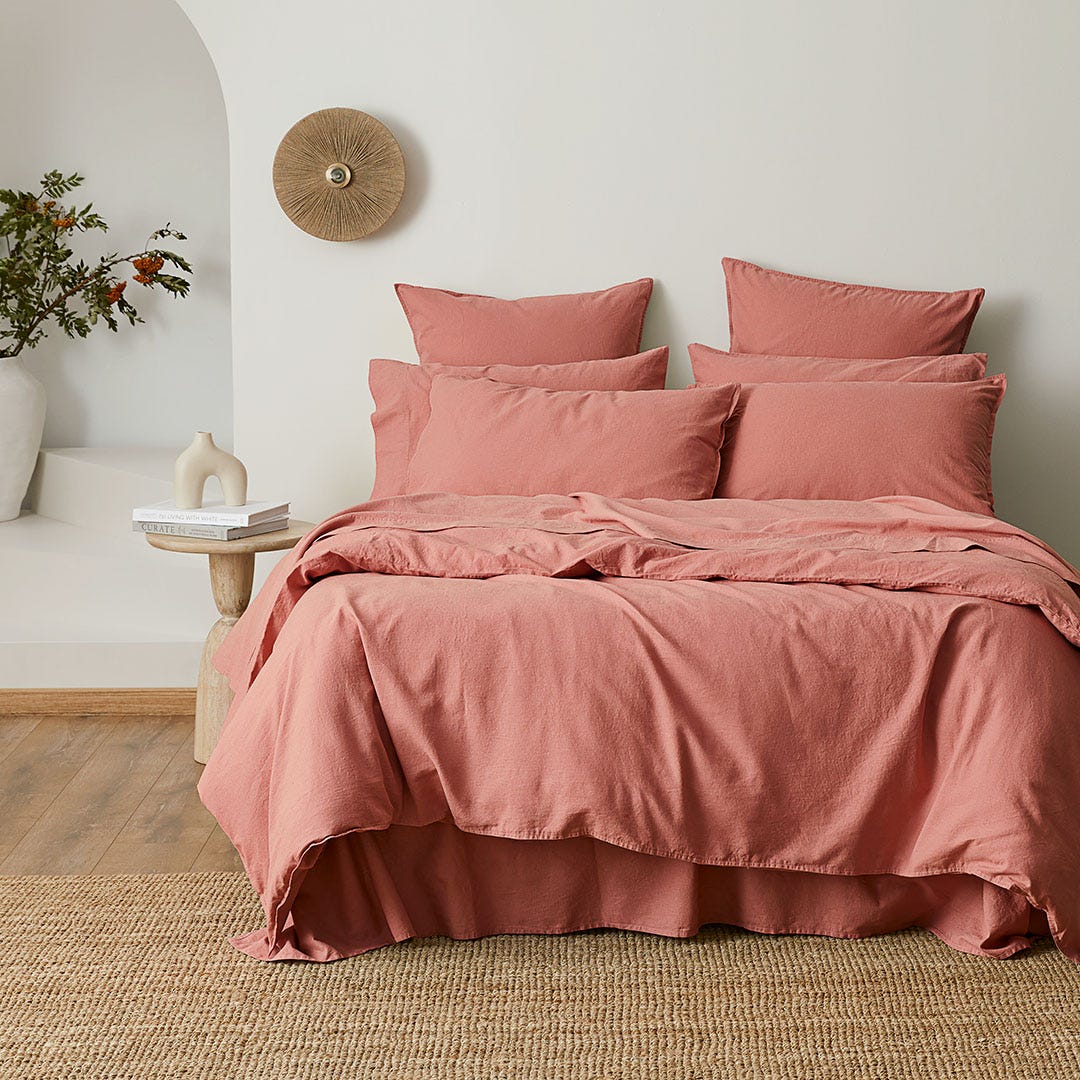 https://s3-ap-southeast-2.amazonaws.com/fusionfactory.commerceconnect.bbnt.production/pim_media/000/157/928/M_F_W24_Bedlinen_BOP_Olsen_Brick_QQC_SI.jpg?1704239286