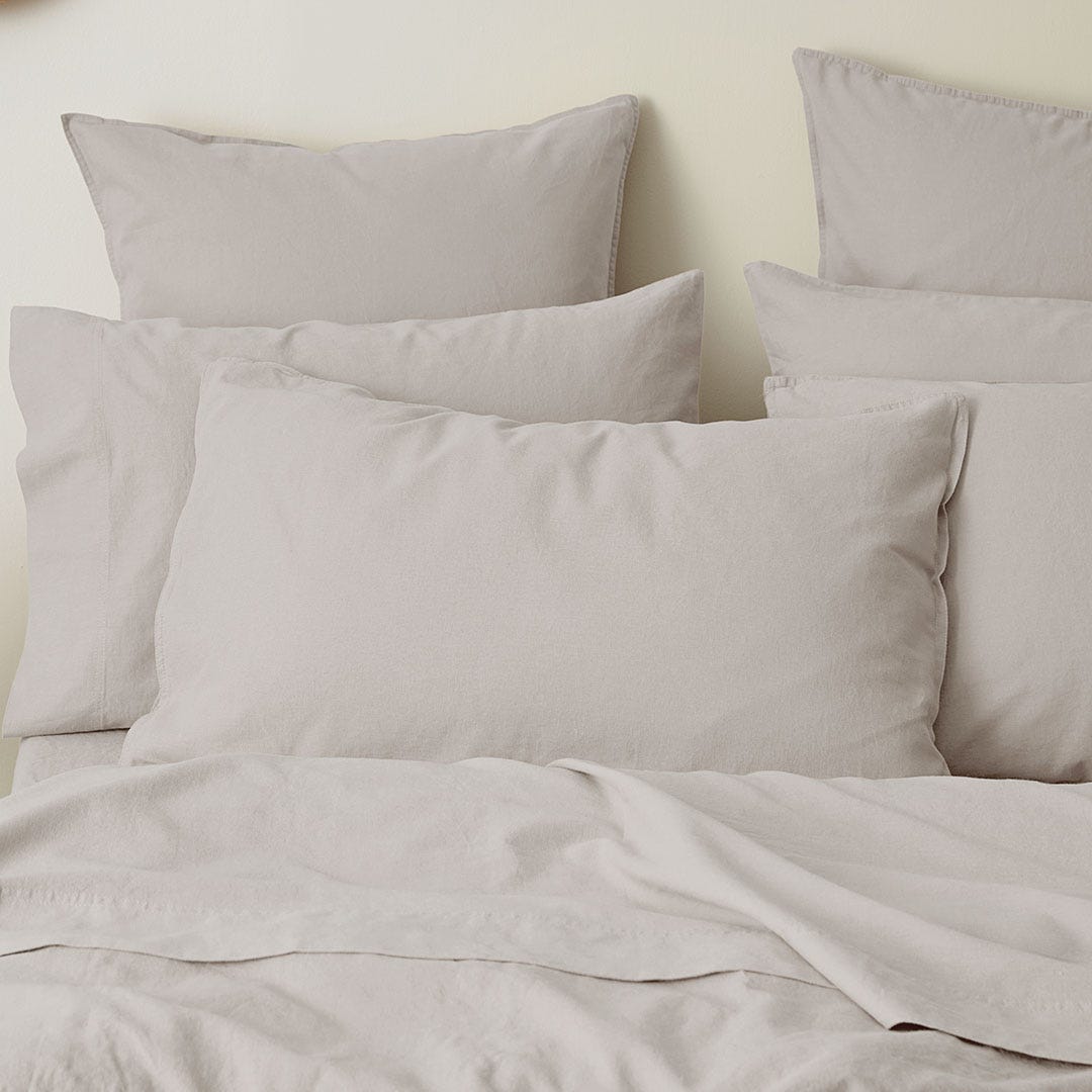 https://s3-ap-southeast-2.amazonaws.com/fusionfactory.commerceconnect.bbnt.production/pim_media/000/158/008/M_F_W24_Bedlinen_BOP_Olsen_Platinum_QQC_Pillow_SI.jpg?1704244814