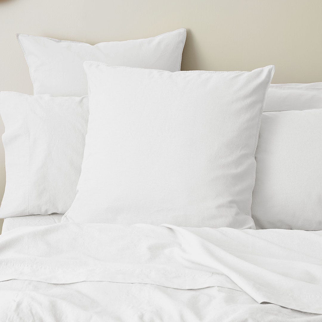 https://s3-ap-southeast-2.amazonaws.com/fusionfactory.commerceconnect.bbnt.production/pim_media/000/157/979/M_F_W24_Bedlinen_BOP_Olsen_White_QQC_Euro_SI.jpg?1704243949