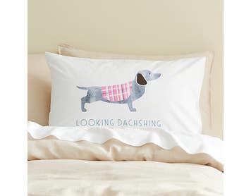 https://s3-ap-southeast-2.amazonaws.com/fusionfactory.commerceconnect.bbnt.production/pim_media/000/161/154/M_F_W24_Novelty_Pillow_Cases_BOP_Looking_Dachshing_SI.jpg?1709160021