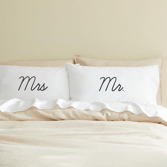 https://s3-ap-southeast-2.amazonaws.com/fusionfactory.commerceconnect.bbnt.production/pim_media/000/161/158/M_F_W24_Novelty_Pillow_Cases_BOP_Mr-Mrs._SI.jpg?1709160178