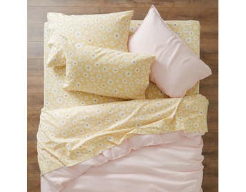https://s3-ap-southeast-2.amazonaws.com/fusionfactory.commerceconnect.bbnt.production/pim_media/000/156/586/M_F_W24_Sheet-Sets_Flannelette_Maeva-Yellow_SS_SI.jpg?1700776382