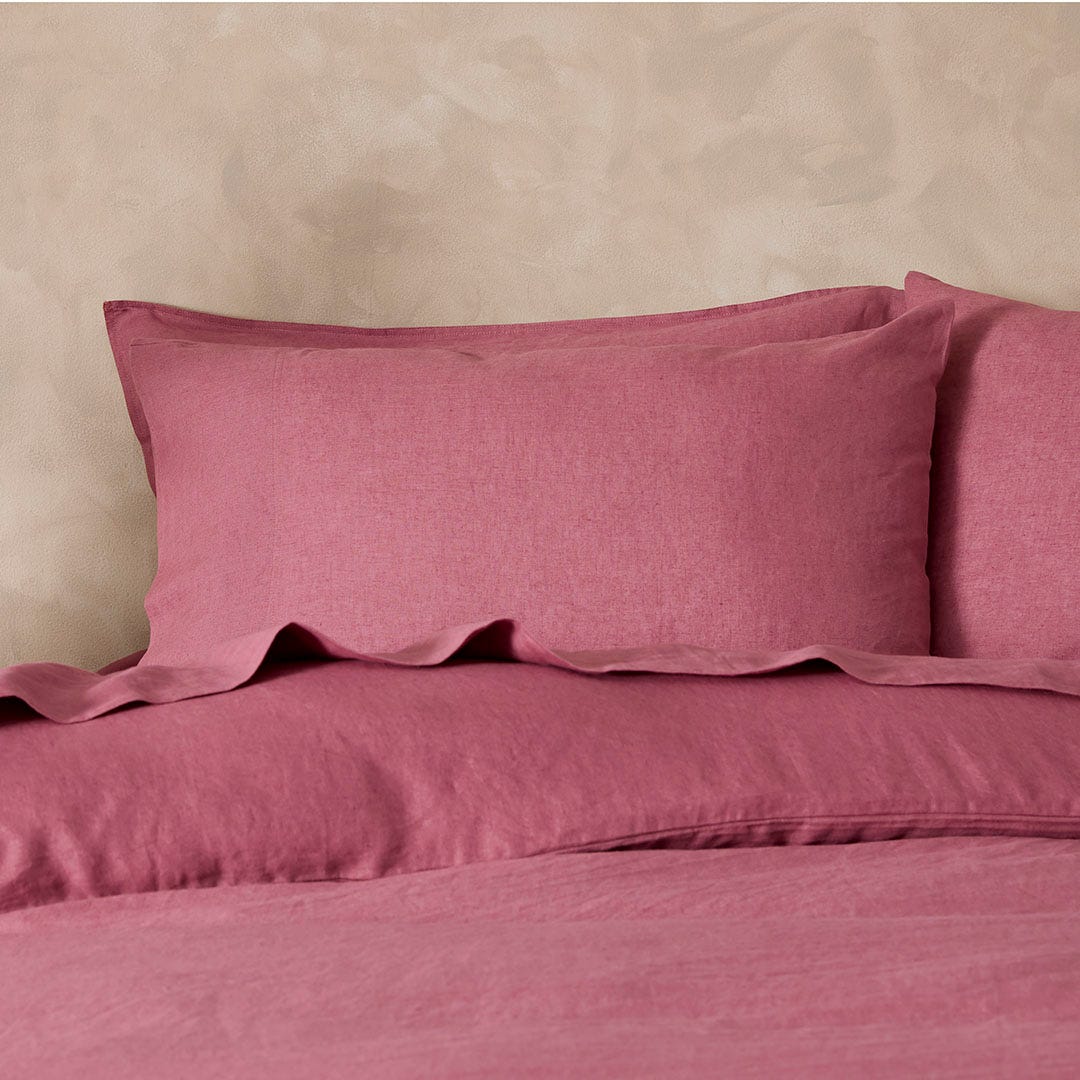 https://s3-ap-southeast-2.amazonaws.com/fusionfactory.commerceconnect.bbnt.production/pim_media/000/193/981/M_F_W25_BOP_Milano_Rosewood_QQC_Pillow_SI.jpg?1745287392