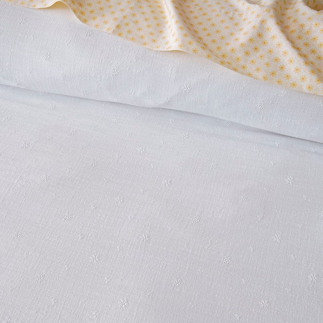 https://s3-ap-southeast-2.amazonaws.com/fusionfactory.commerceconnect.bbnt.production/pim_media/000/179/565/M_F_W25_Bedlinen_BOP_Alina_QQC_Detail_1_SI.jpg?1733455348