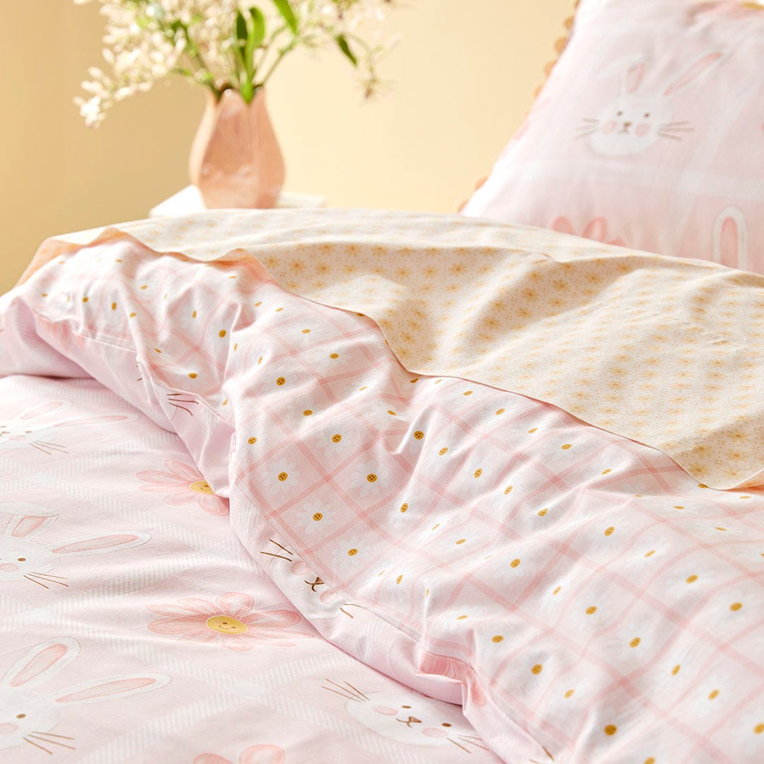 https://s3-ap-southeast-2.amazonaws.com/fusionfactory.commerceconnect.bbnt.production/pim_media/000/175/965/M_F_W25_Bedlinen_BOP_Cottontail_QQC_Marketing_Detail-1_SI.jpg?1731640771