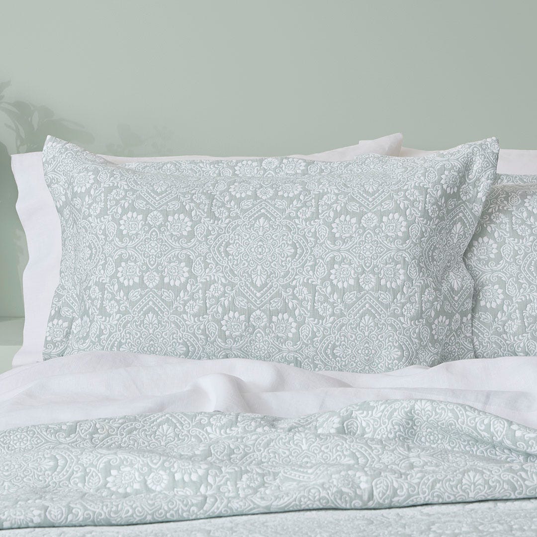 https://s3-ap-southeast-2.amazonaws.com/fusionfactory.commerceconnect.bbnt.production/pim_media/000/185/463/M_F_W25_Bedspread_BOP_Carina_Sage_Pillow_SI.jpg?1735525121
